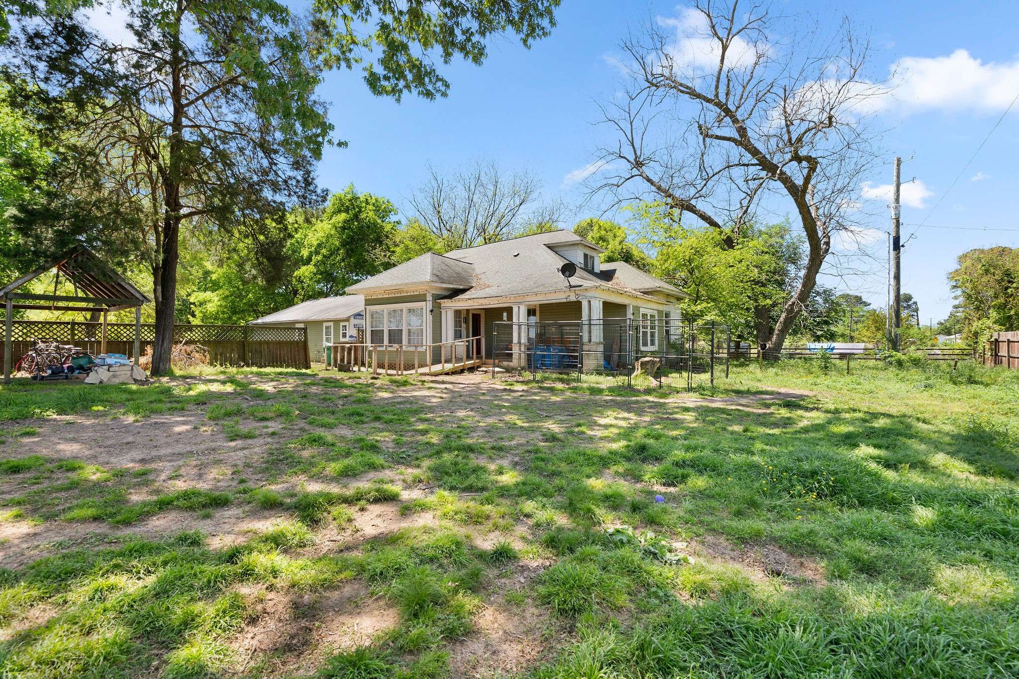 104 E State ST, Omaha, TX 75571