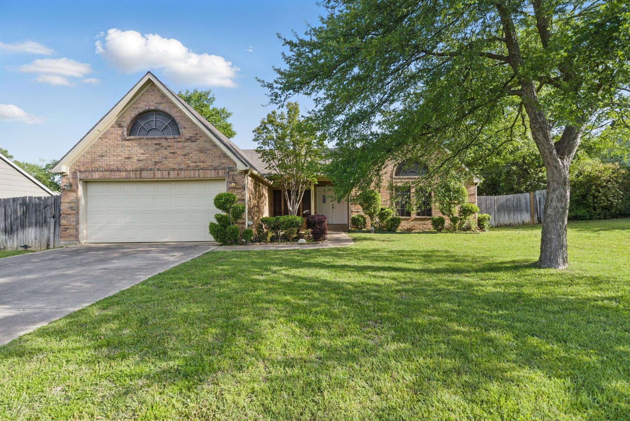7525 Teakwood CT, North Richland Hills, TX 76182