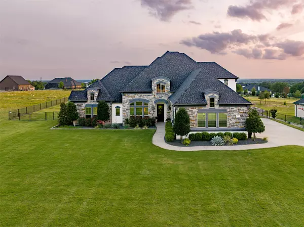 225 Martin DR, Granbury, TX 76049