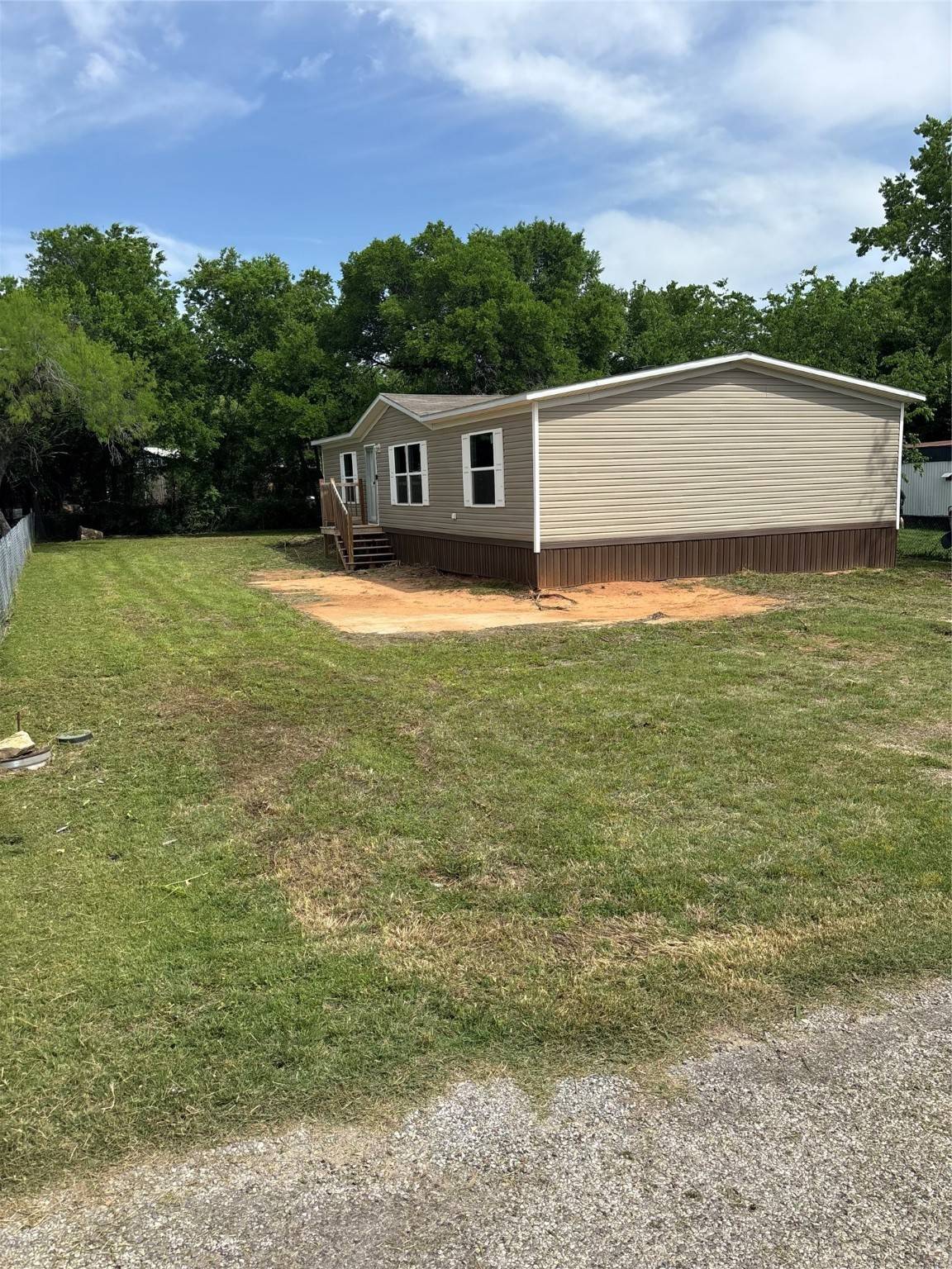 912 Pawnee TRL, Granbury, TX 76048