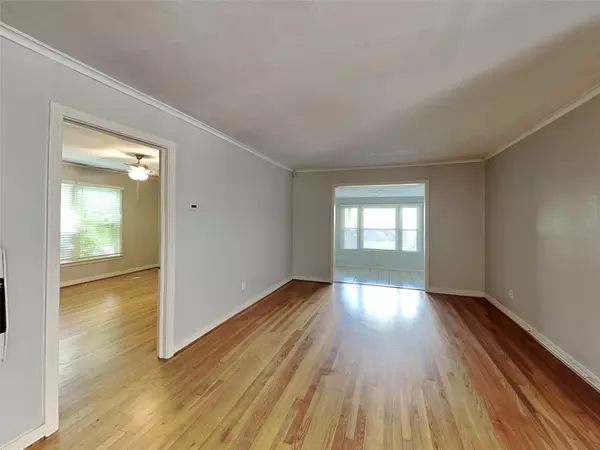 Fort Worth, TX 76109,3222 Cockrell AVE