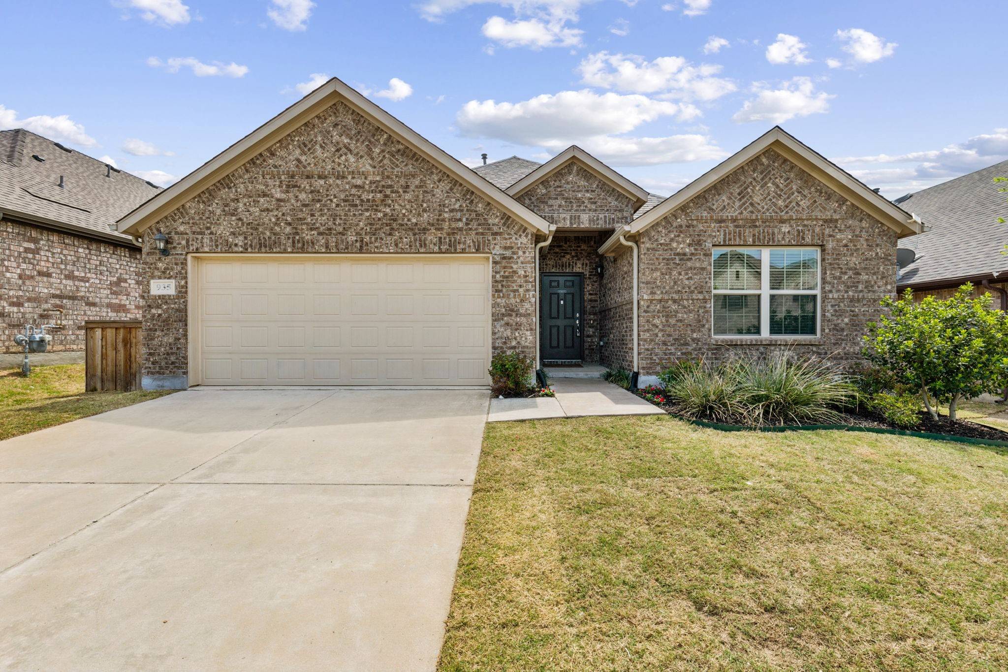935 Azure LN, Celina, TX 75009