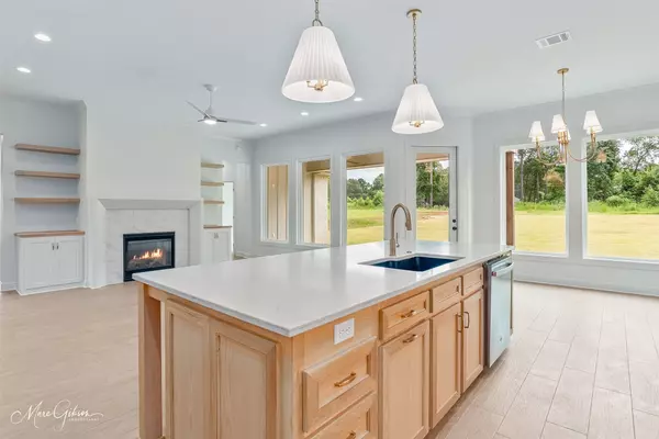 Benton, LA 71006,857 Walstonburg LN