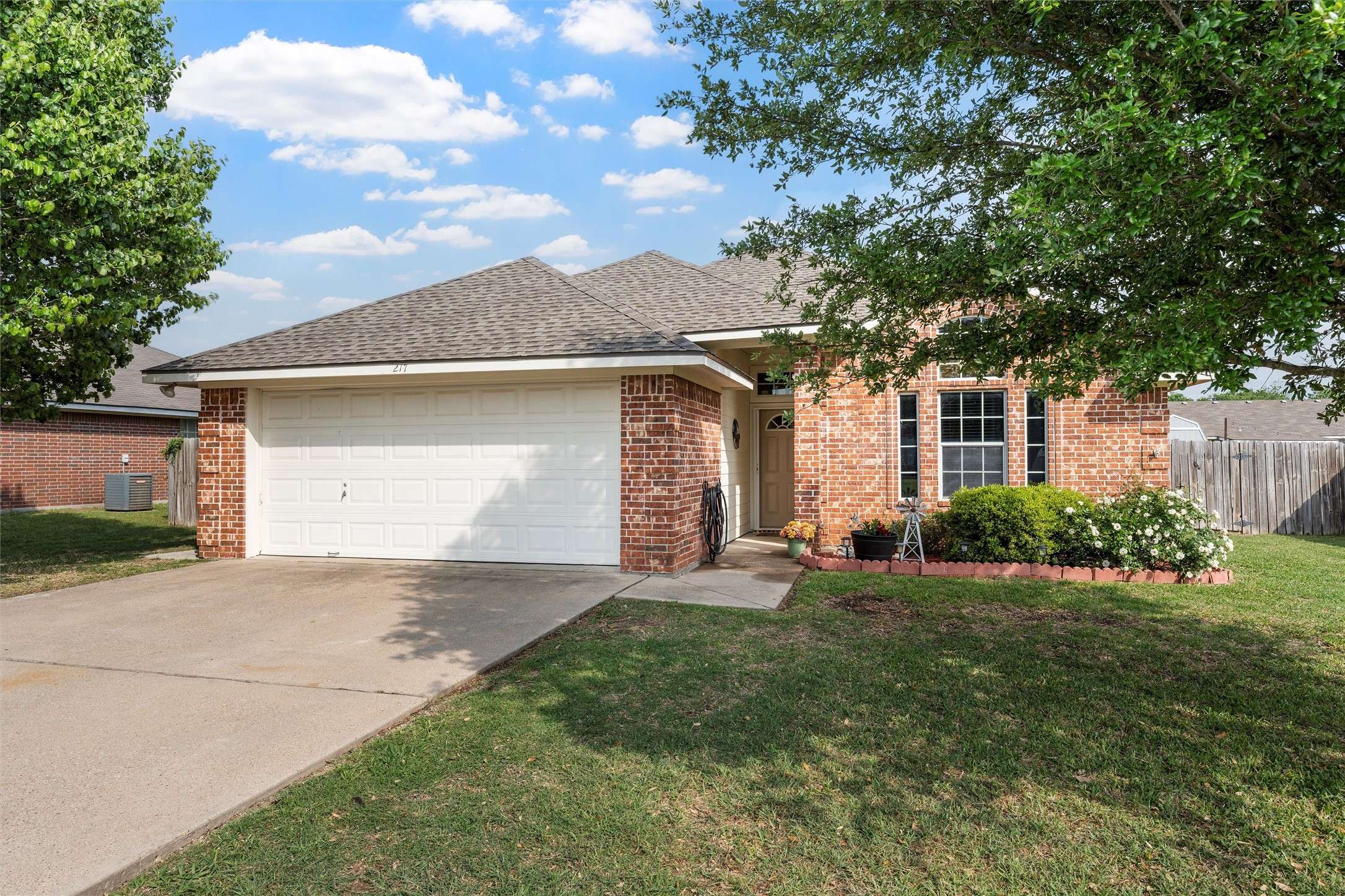 Lacy Lakeview, TX 76705,217 Knight LN