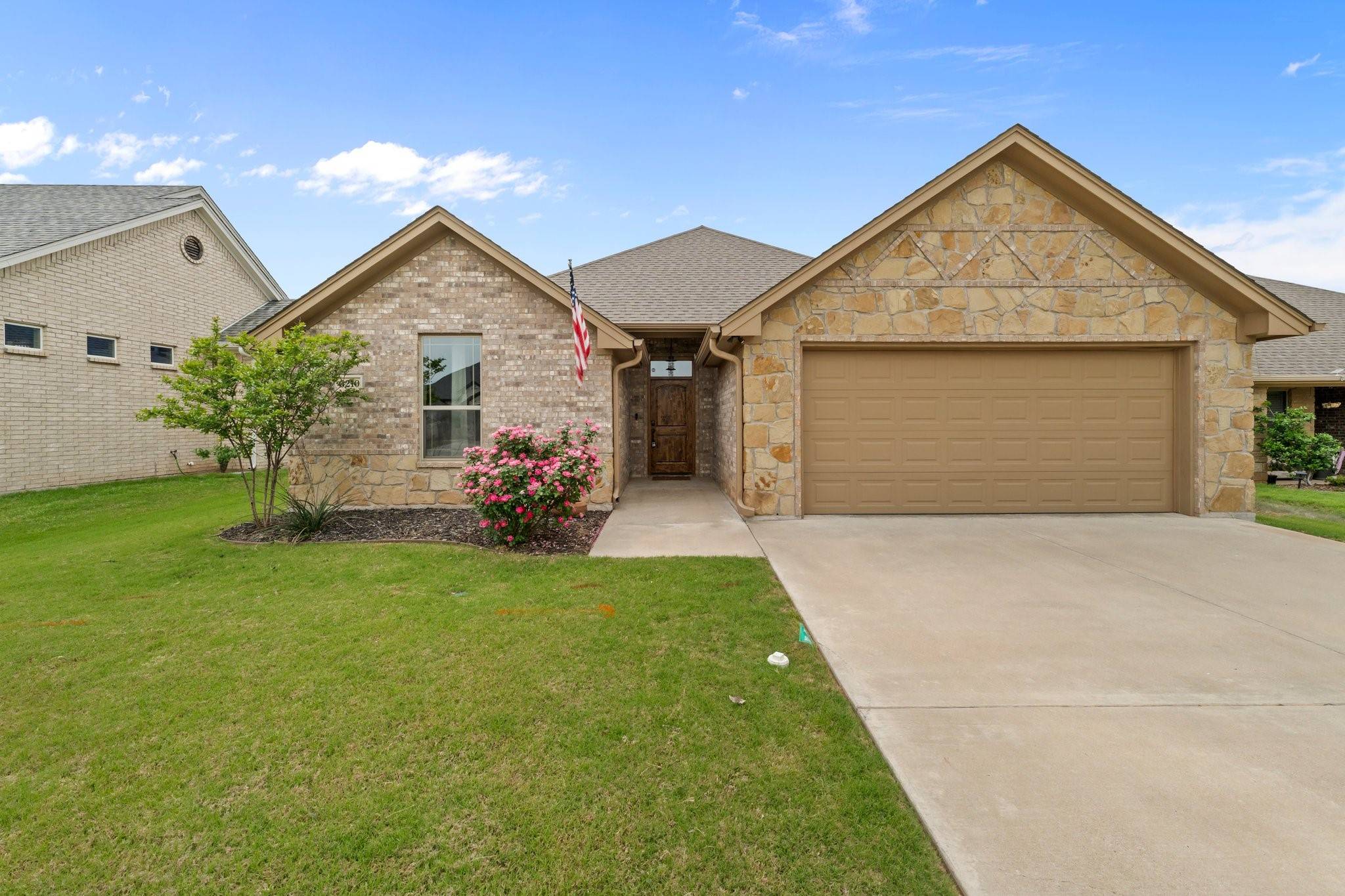 3210 White Horse DR, Granbury, TX 76049