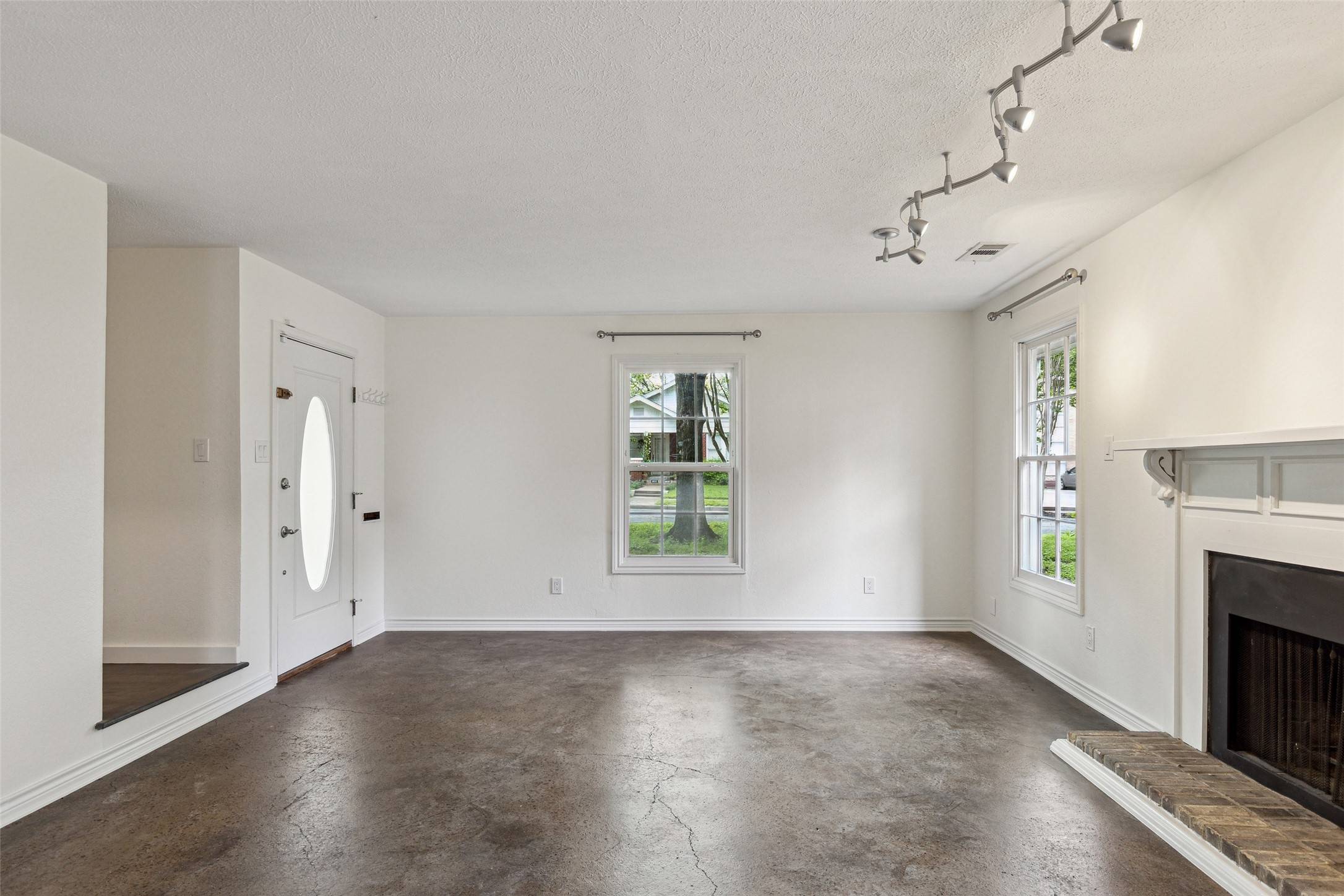 Dallas, TX 75214,5833 Victor ST