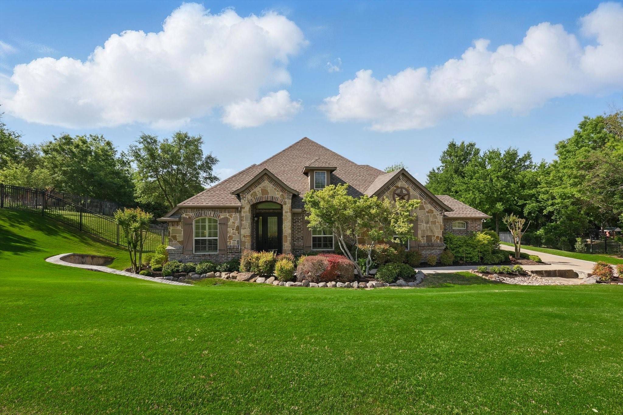 125 Deer Crossing WAY, Azle, TX 76020