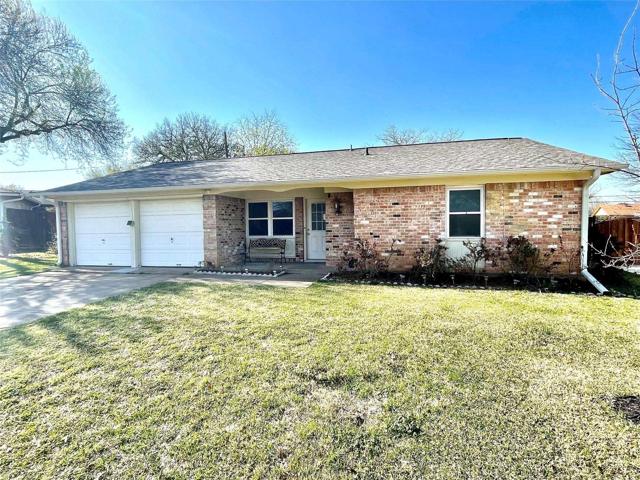 201 E Fuller DR, Euless, TX 76039