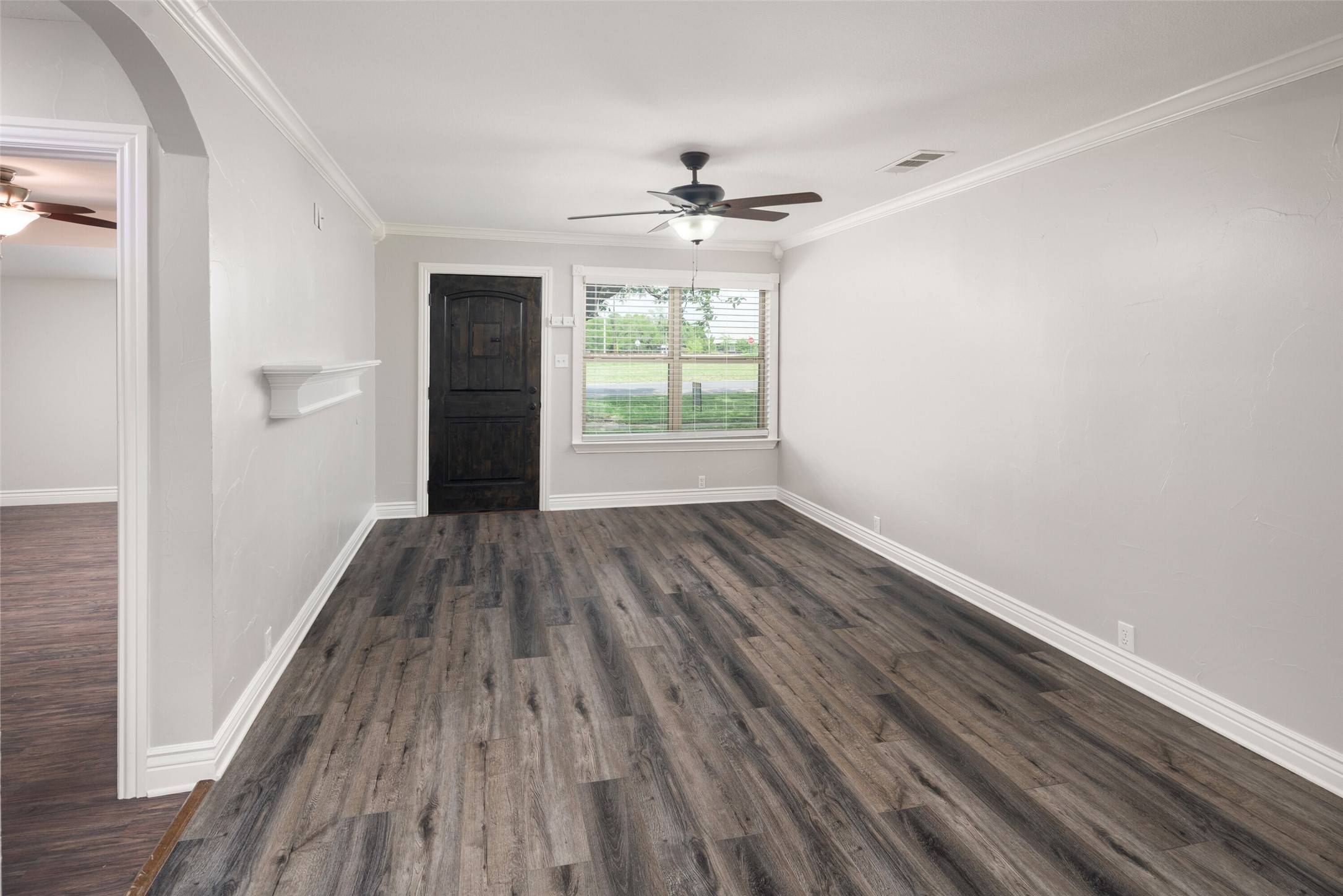 Van Alstyne, TX 75495,482 S Main DR