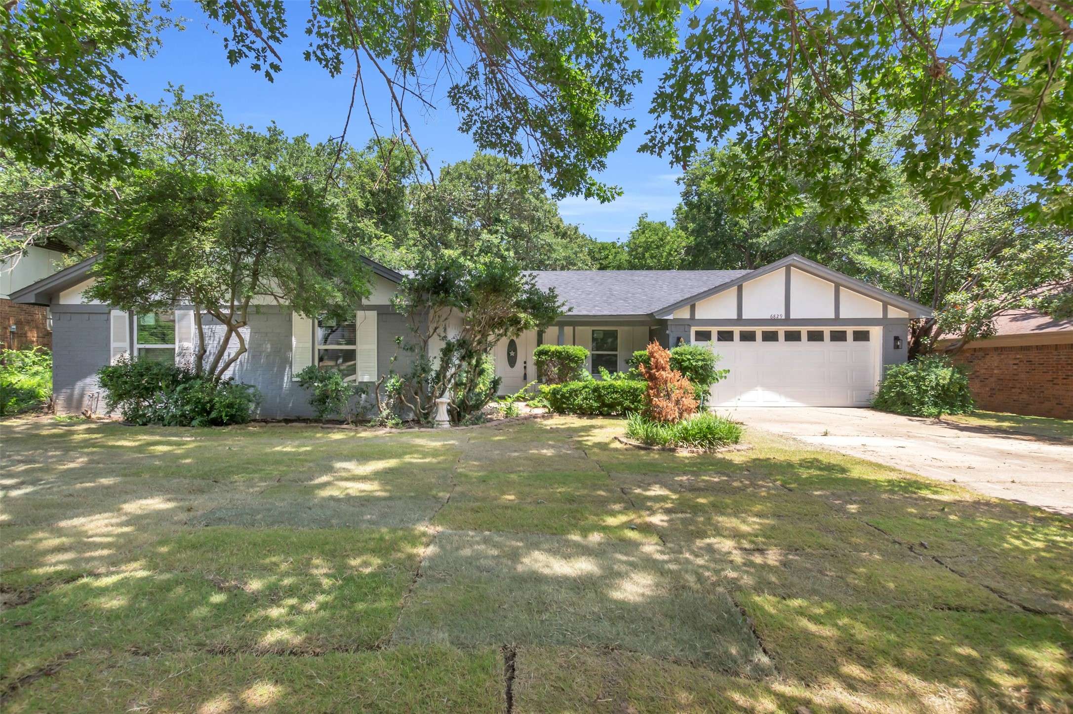 6829 Shadydale DR, North Richland Hills, TX 76182