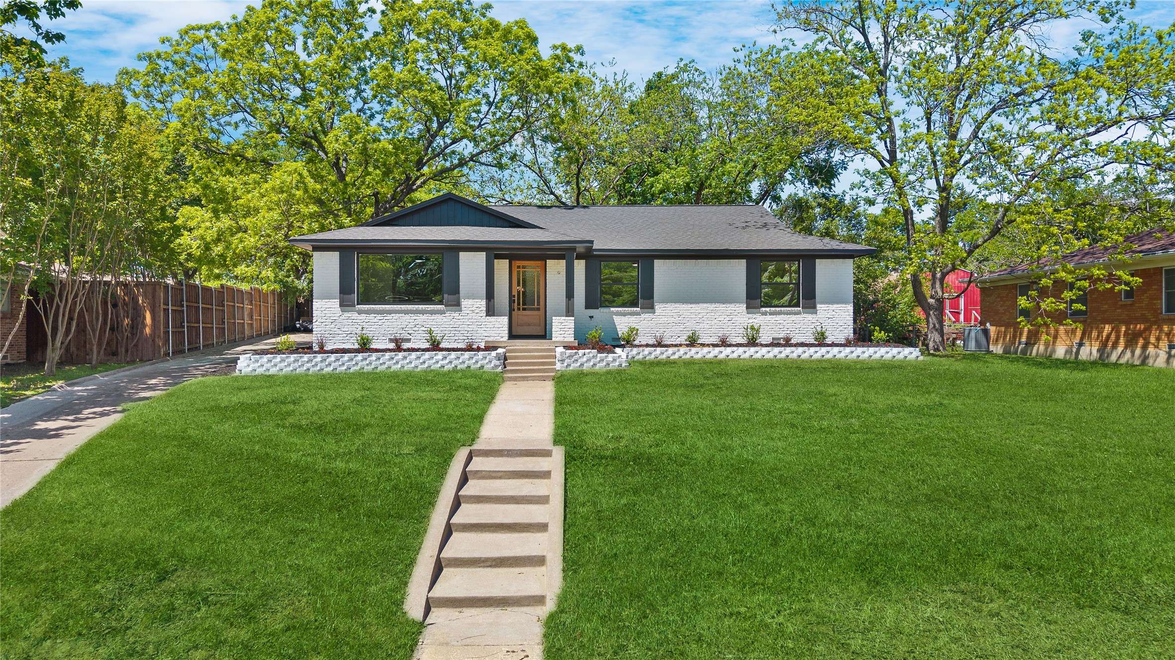 2421 Wildoak DR, Dallas, TX 75228