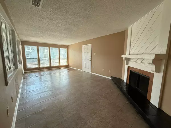 Dallas, TX 75243,9696 Walnut #606