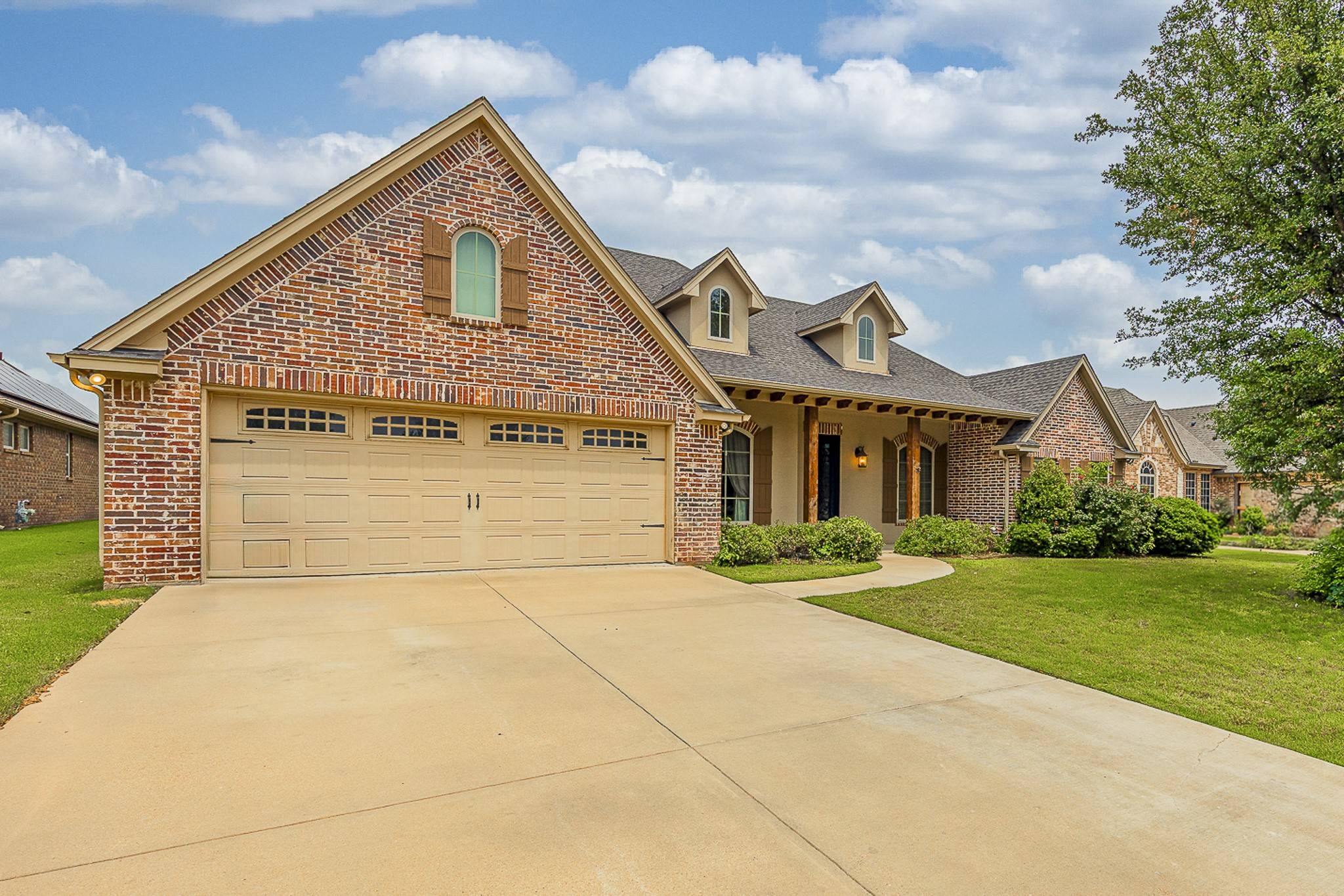 3541 Abes Landing DR, Granbury, TX 76049