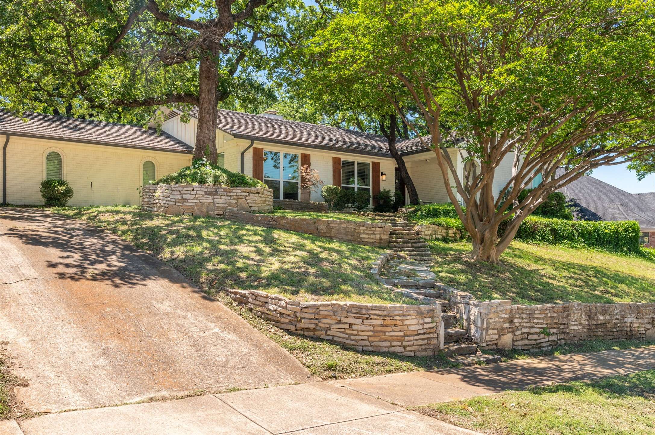 1904 Park Hill DR,  Arlington,  TX 76012