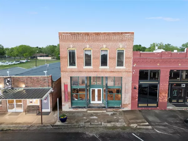 6725 N Lone Star Pkwy, Crawford, TX 76638