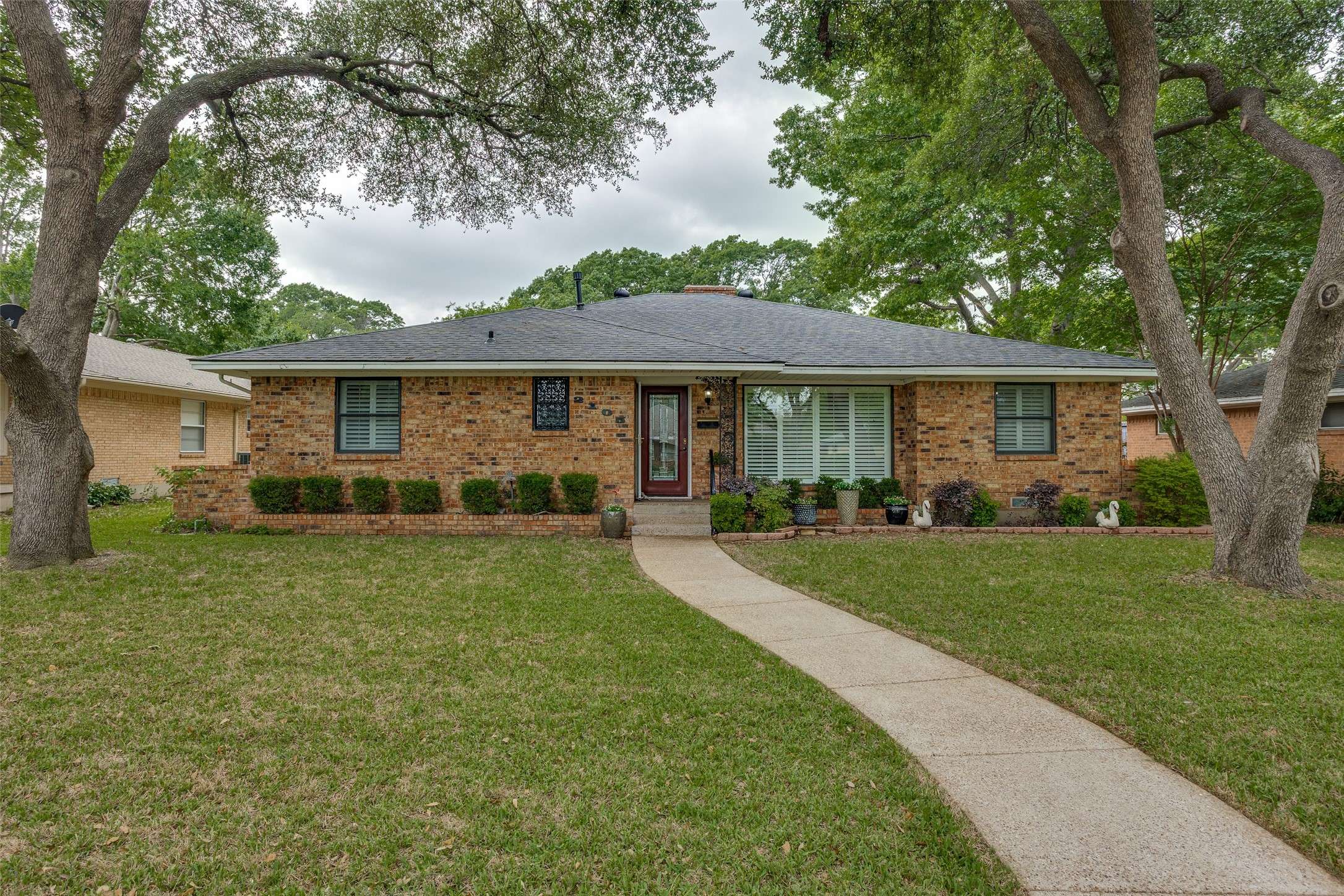 2105 Lansdowne DR, Garland, TX 75040