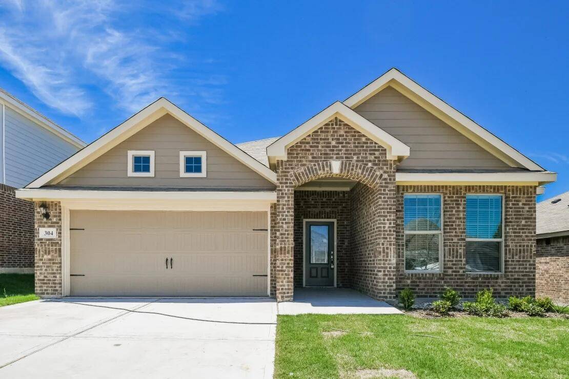 329 Bearman DR, Fort Worth, TX 76120