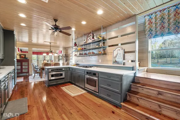 Benton, LA 71006,380 Merritt RD