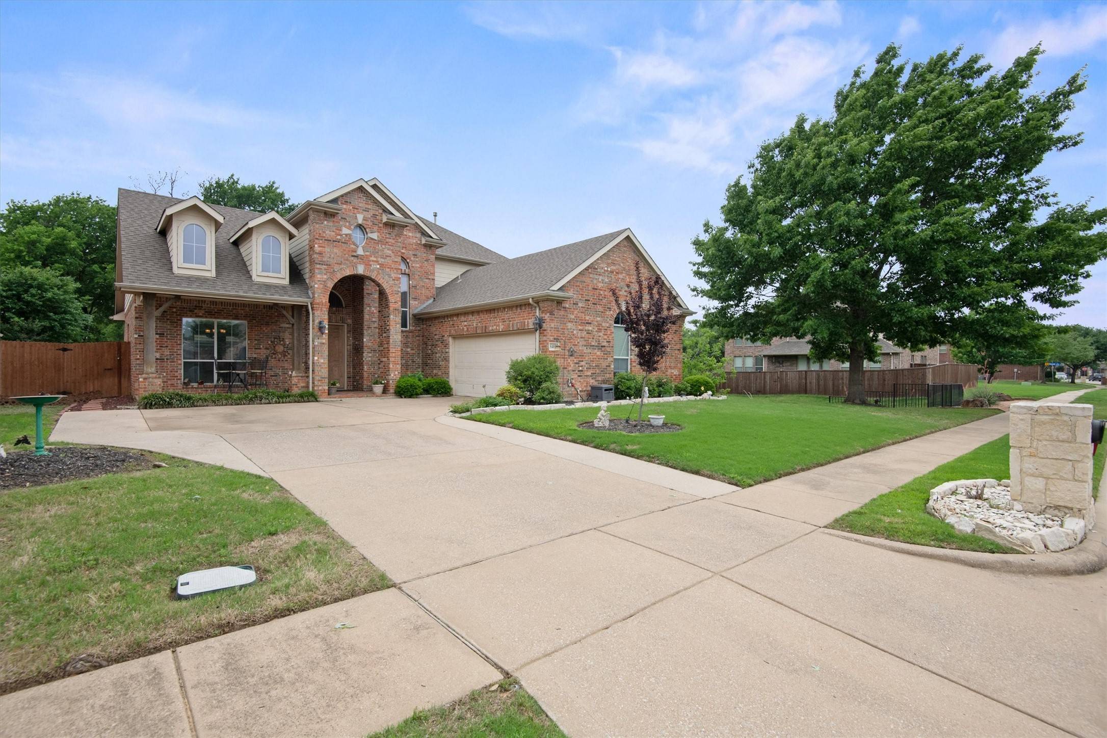8402 Pecan Creek DR, Arlington, TX 76001