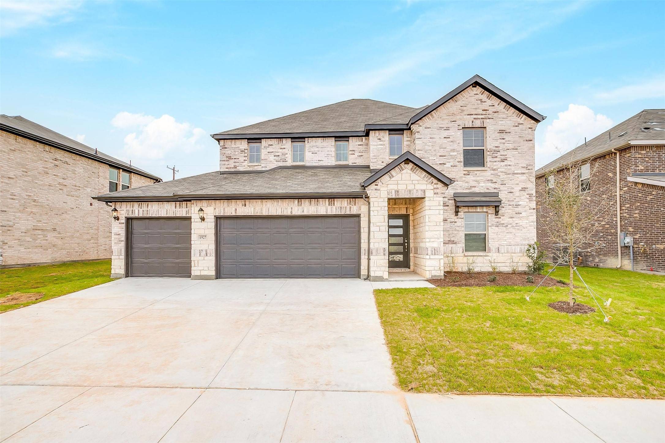 1927 Westhill DR, Cleburne, TX 76033