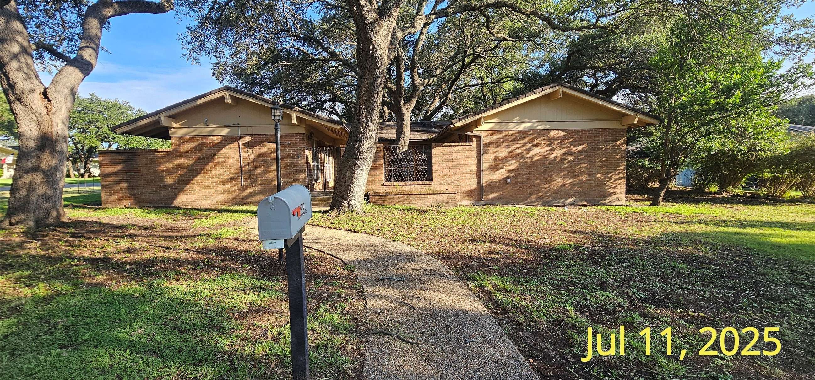 100 Lakeview CT, Brownwood, TX 76801