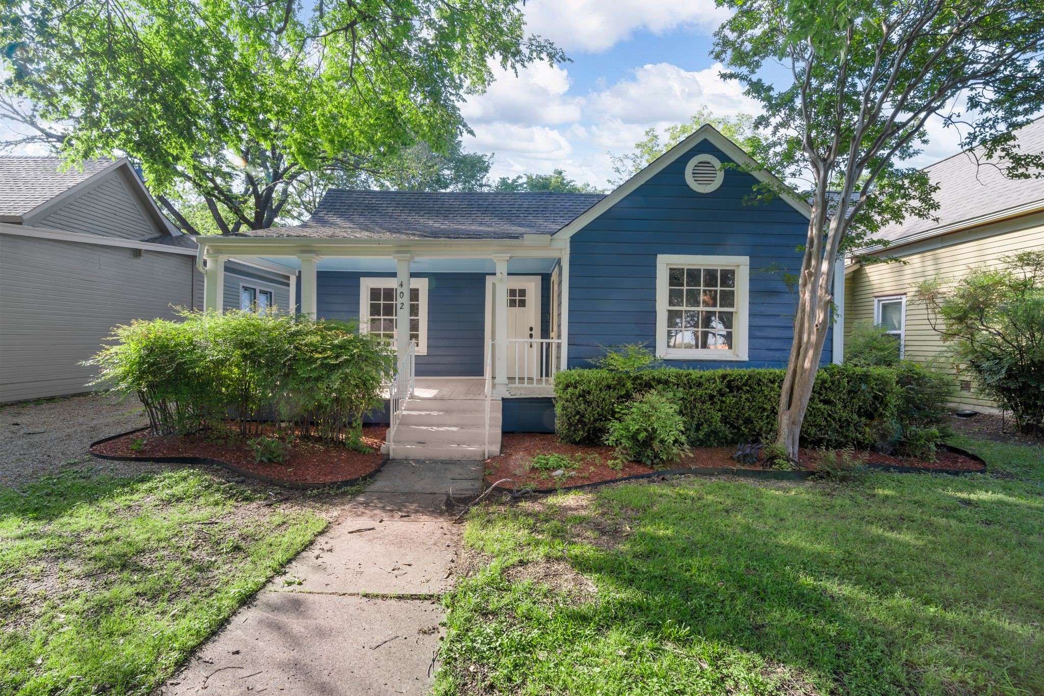 402 W Belknap ST, Ennis, TX 75119