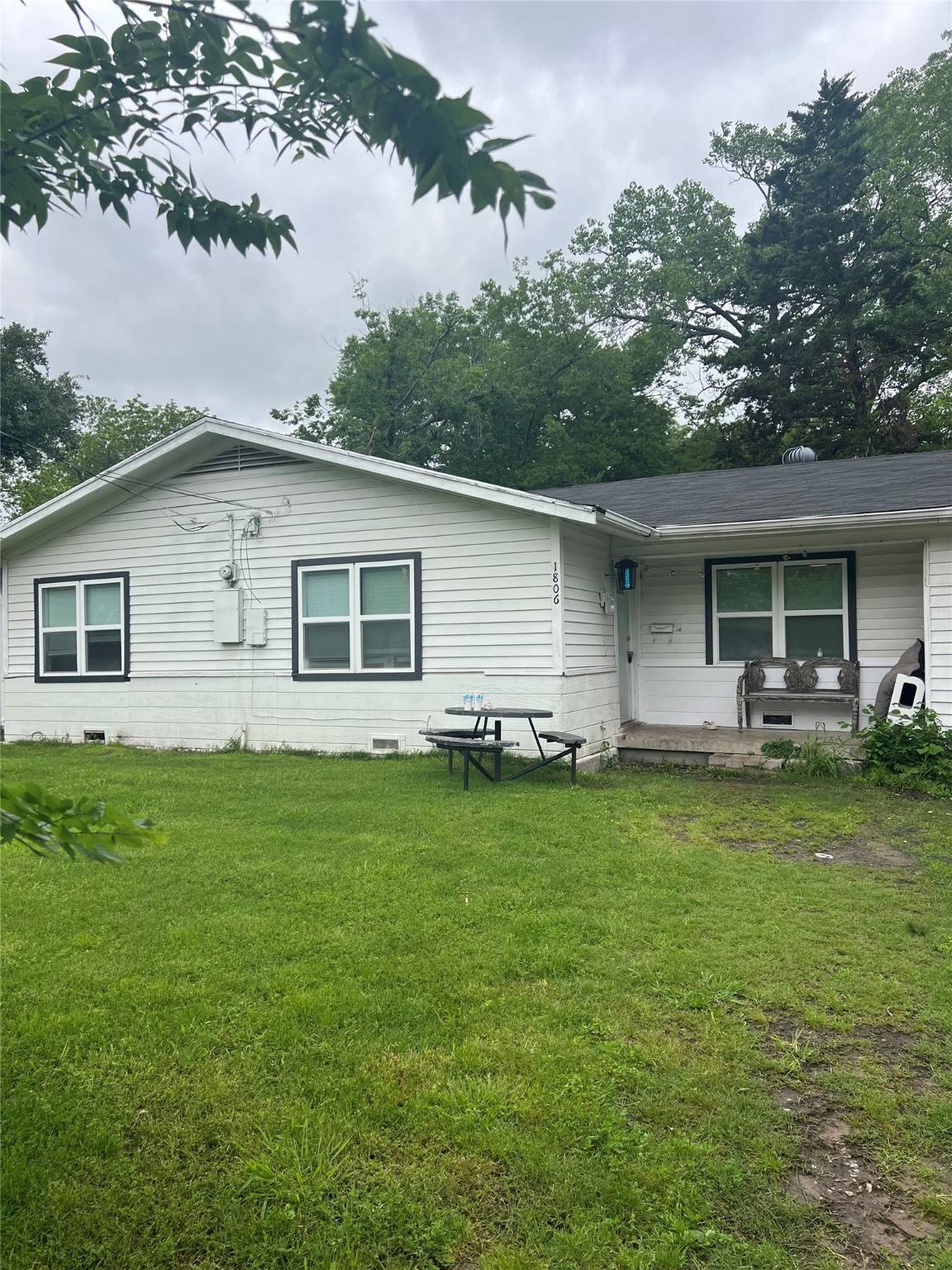 1806 Up The Grove ST, Greenville, TX 75401