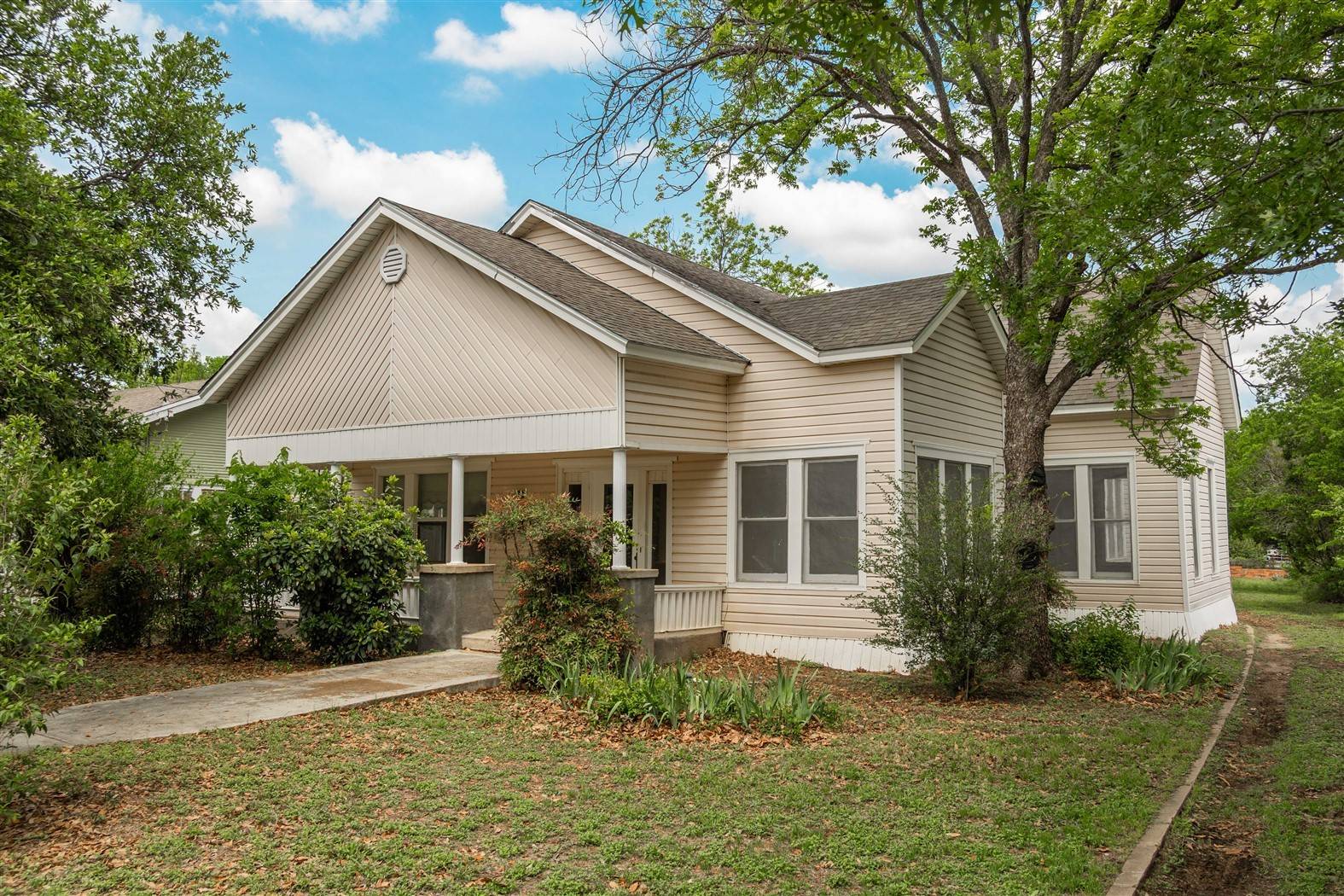 1512 Vincent ST, Brownwood, TX 76801
