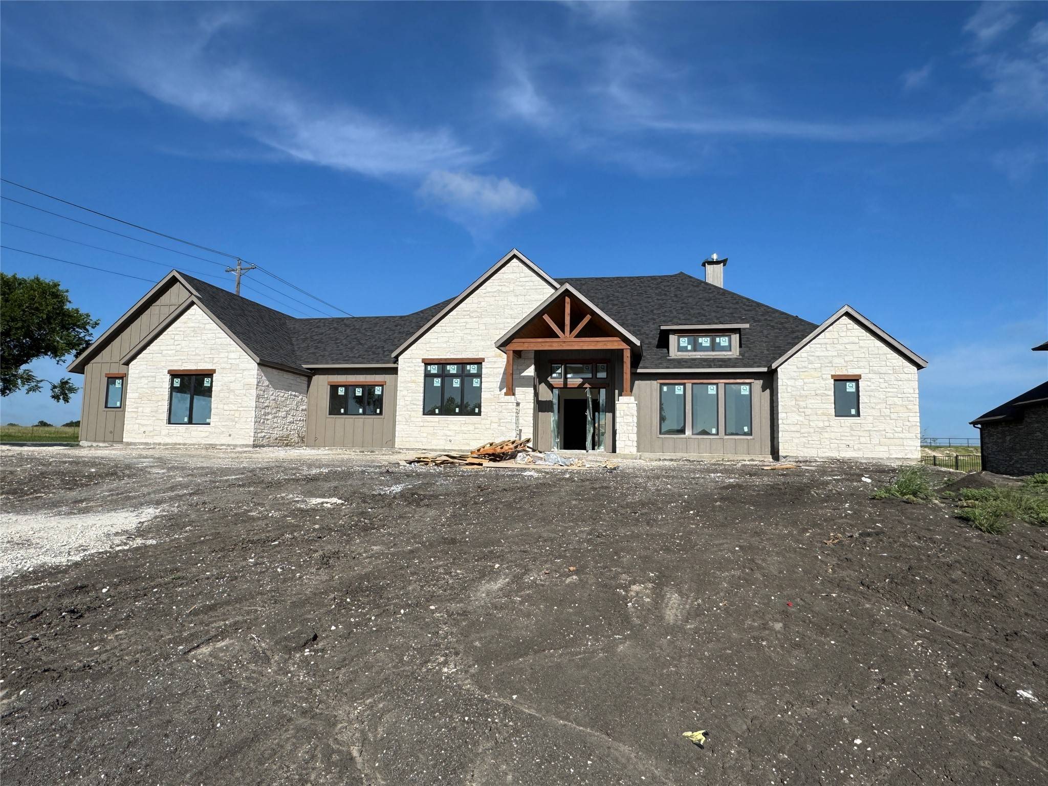 300 Ryker LN, Gunter, TX 75058