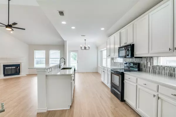 Lavon, TX 75166,924 Bowie DR
