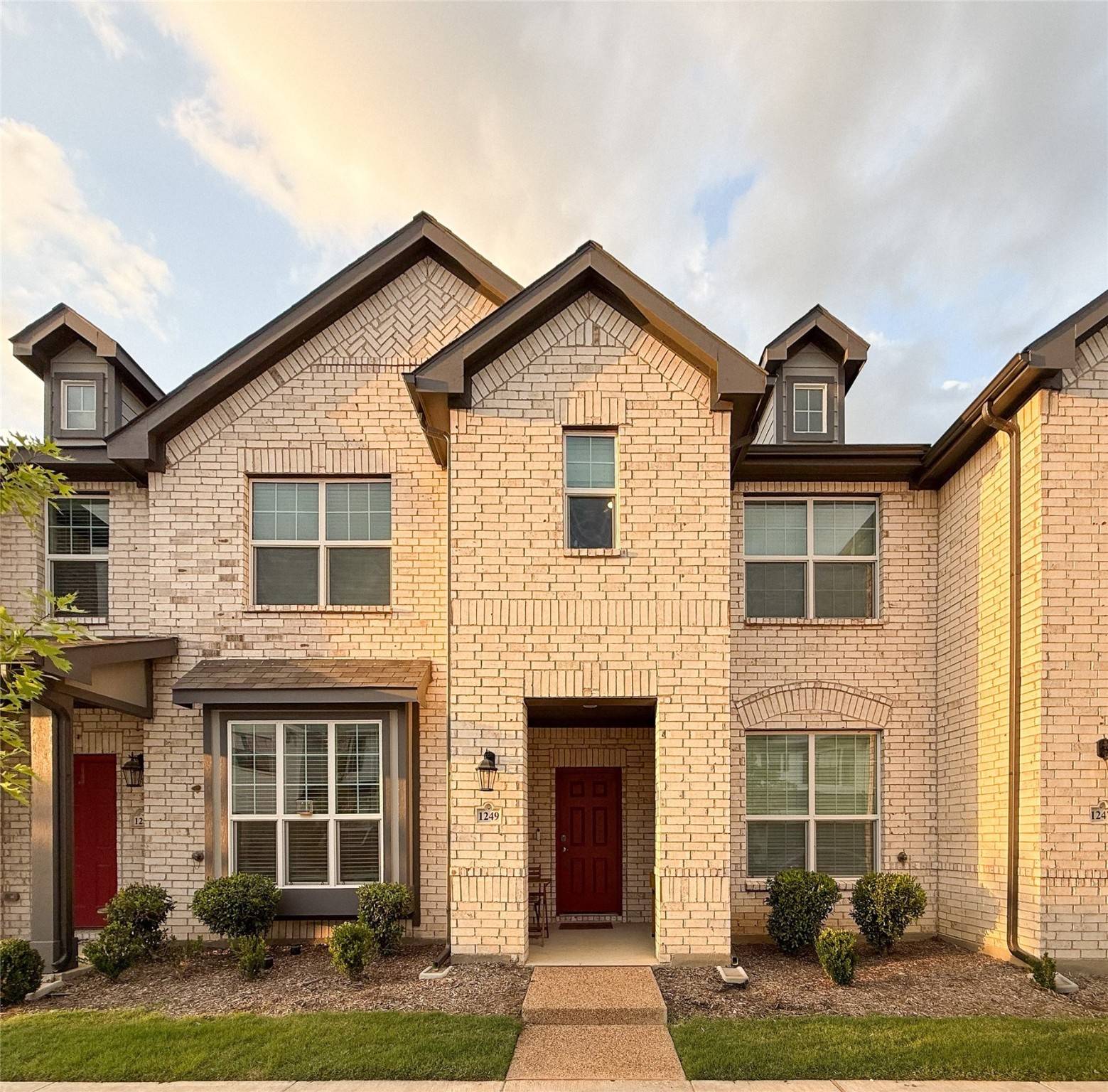 1249 Lamar DR, Lewisville, TX 75077
