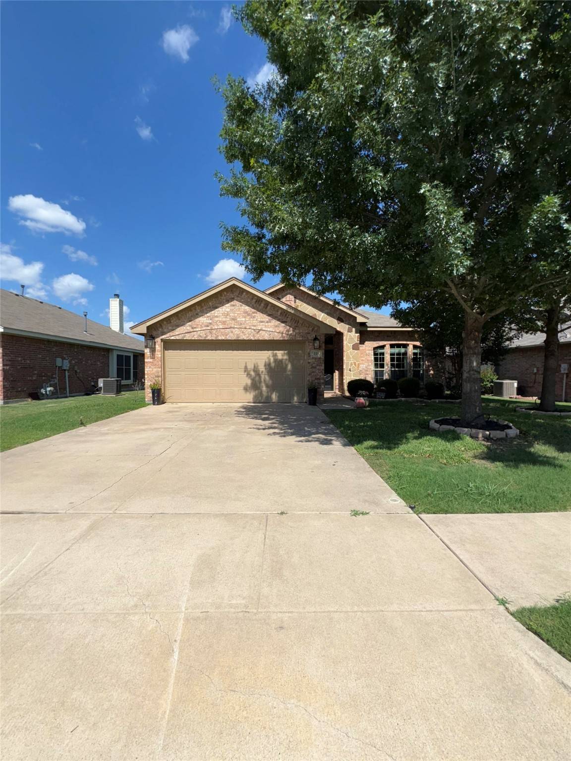 221 Spring Hollow DR, Saginaw, TX 76131