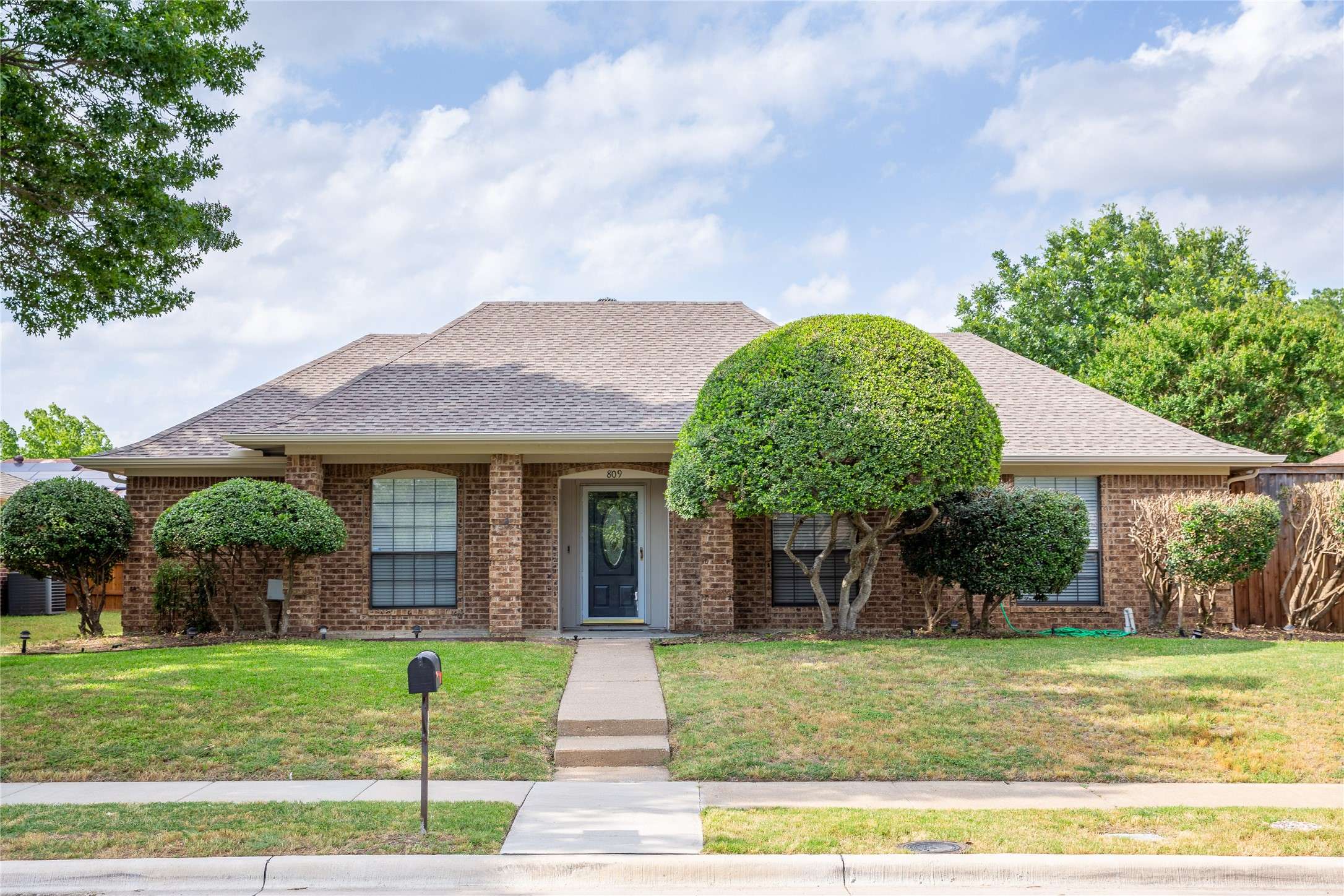 809 Simon DR, Plano, TX 75025