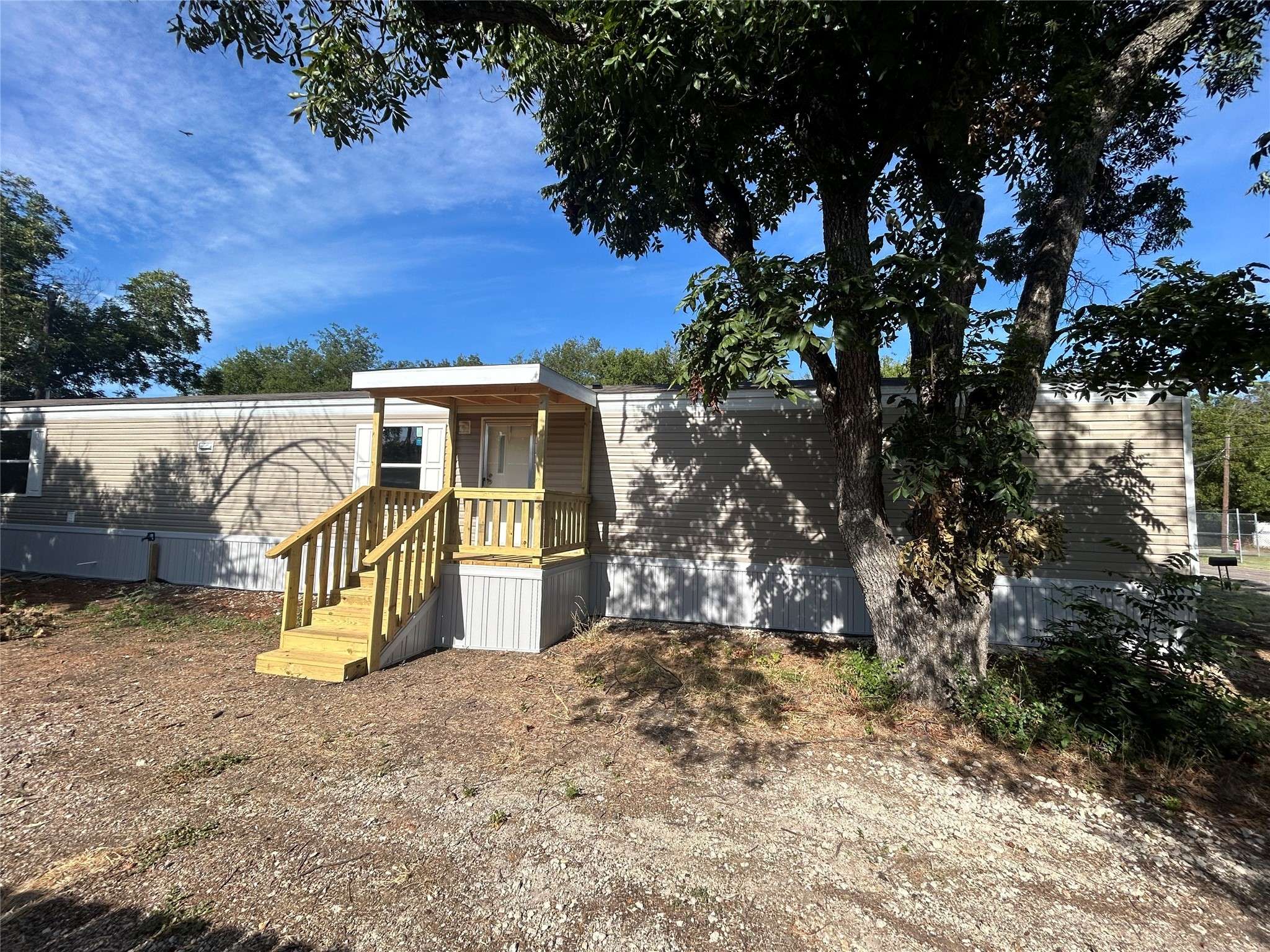 406 Rogers RD, Newark, TX 76071