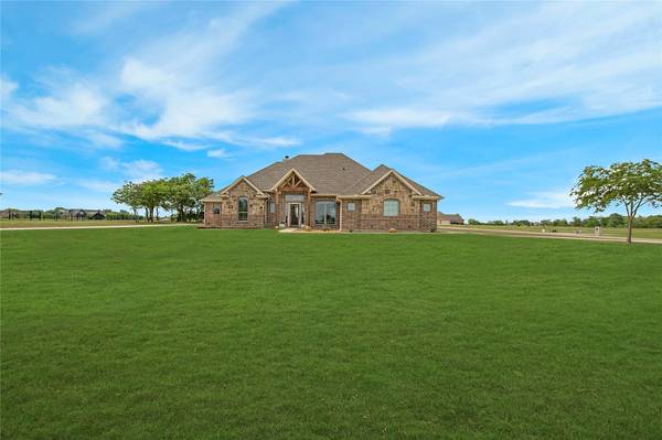 1099 Tawakoni LN, Wills Point, TX 75169