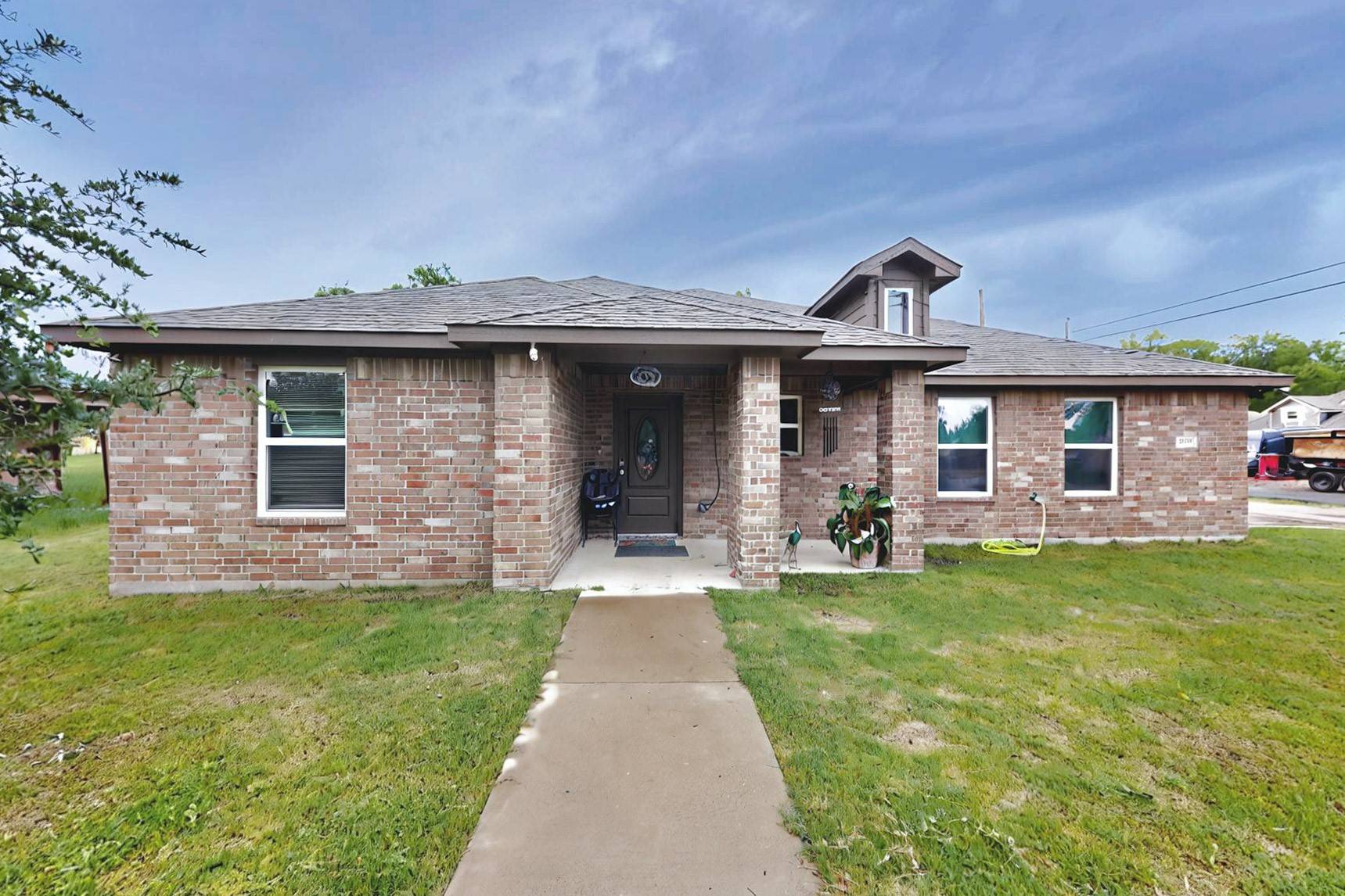 600 Saint Luke ST, Terrell, TX 75160