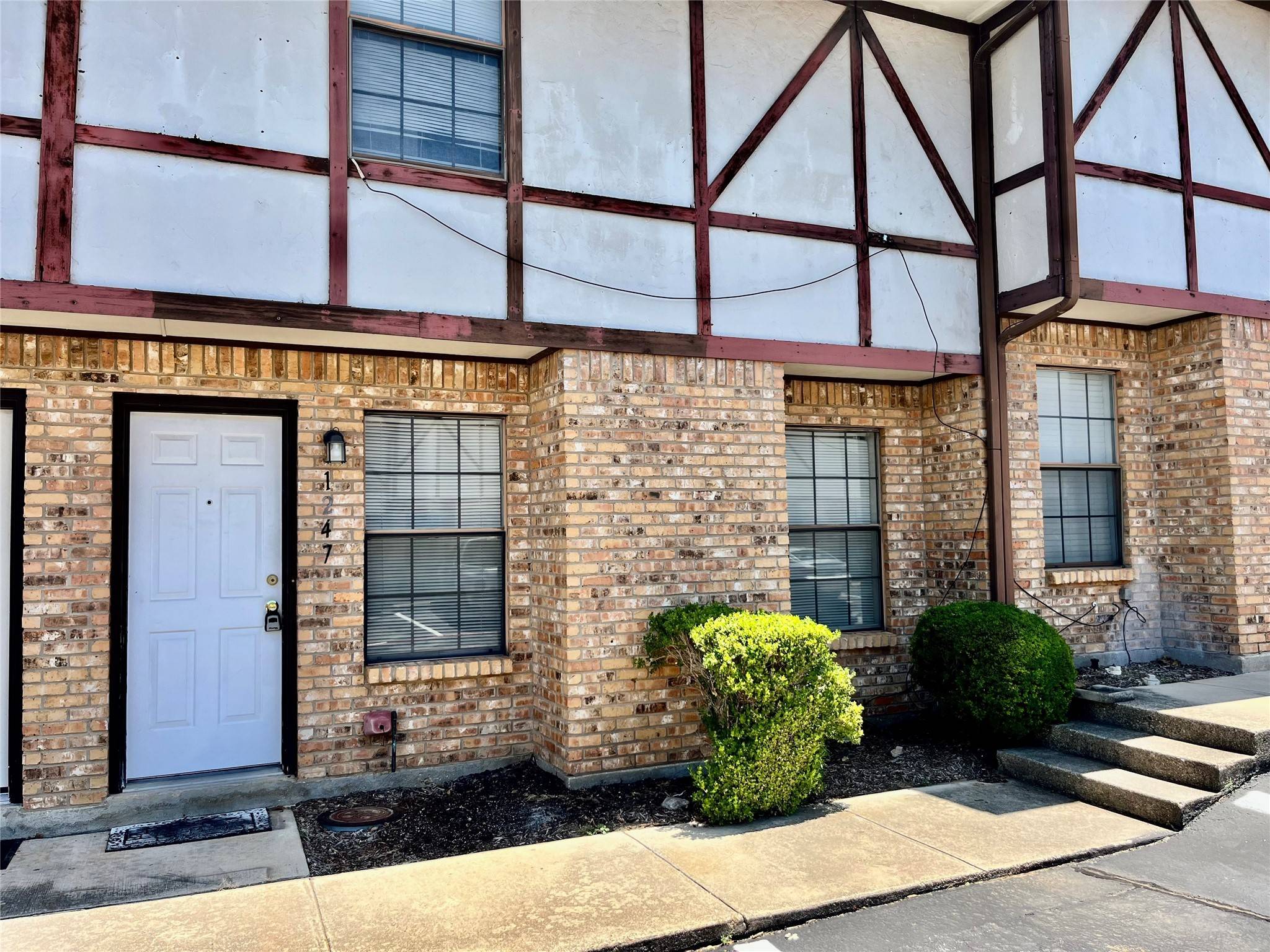 1247 Dallas DR, Denton, TX 76205