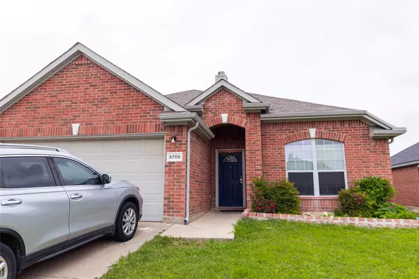 6708 Bison TRL, Watauga, TX 76137