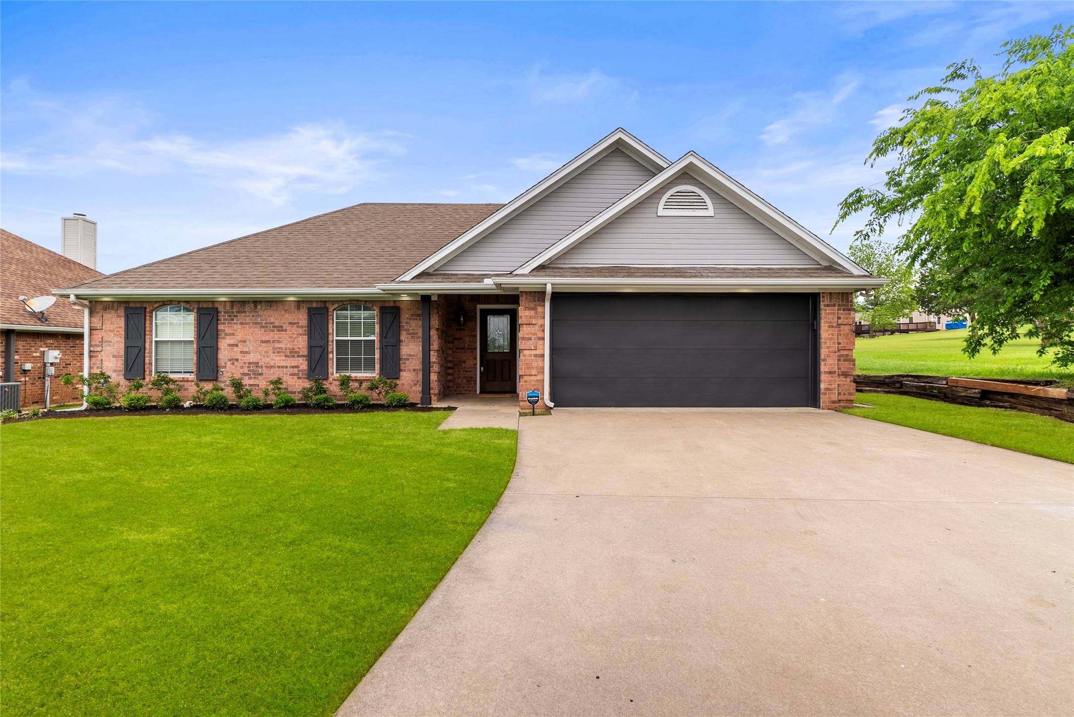 400 W Sherman DR, Aubrey, TX 76227