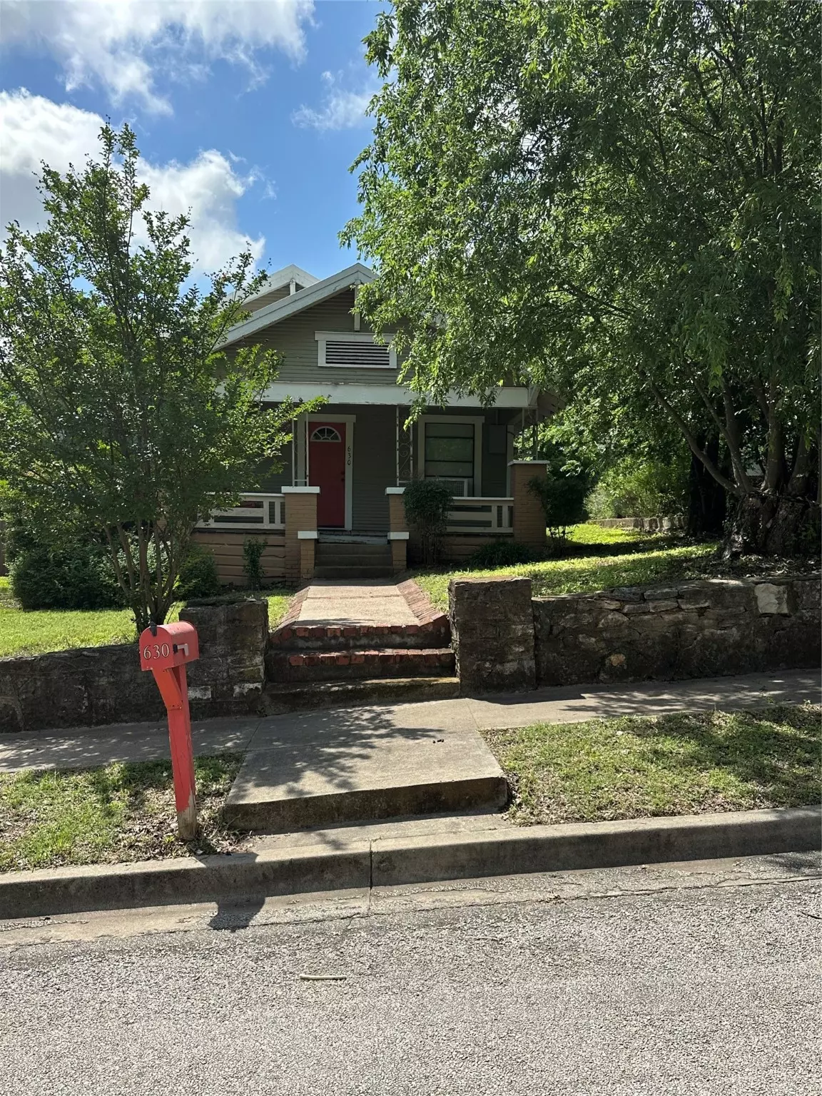 Stephenville, TX 76401,630 W College ST