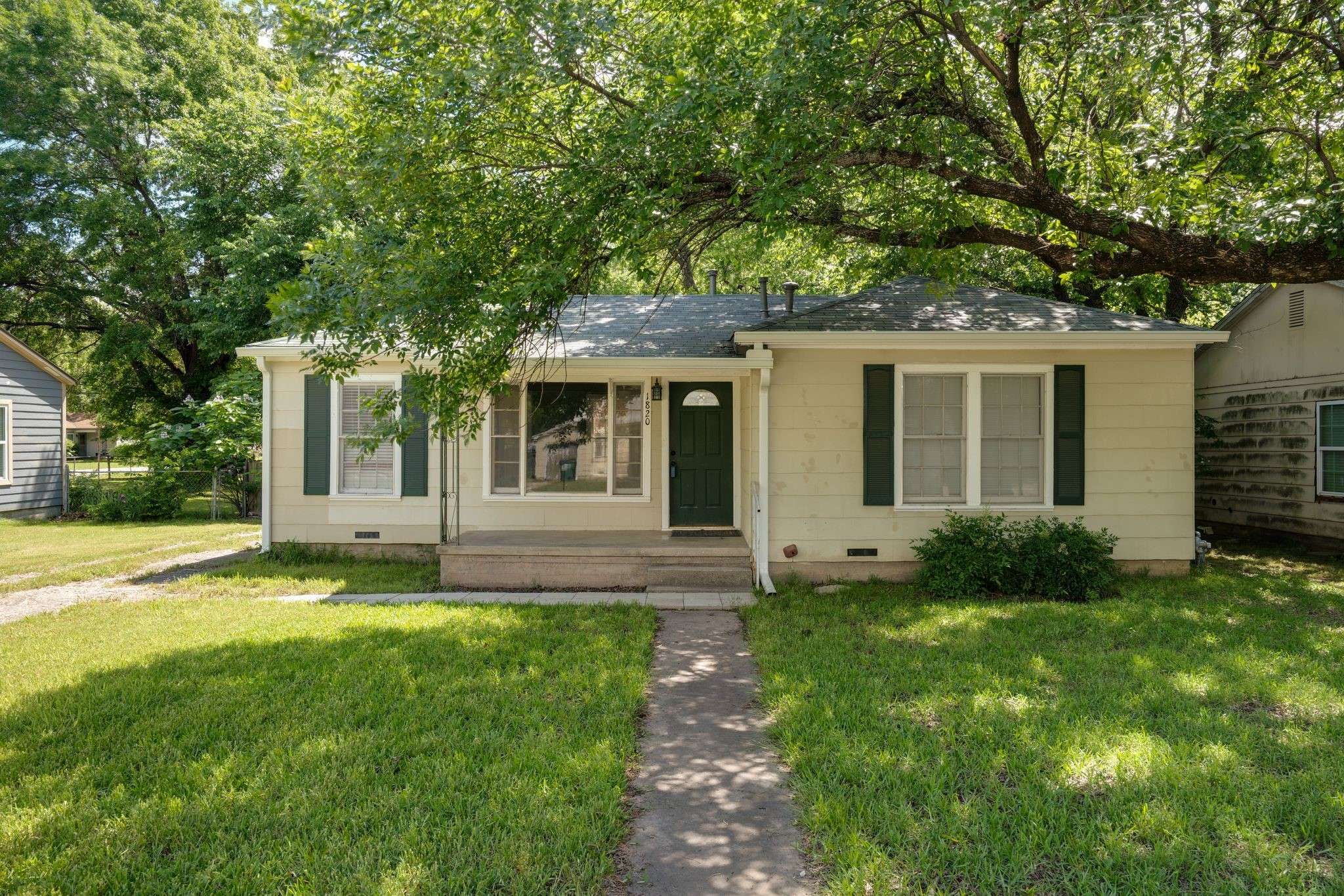 1820 Mill ST,  Gainesville,  TX 76240