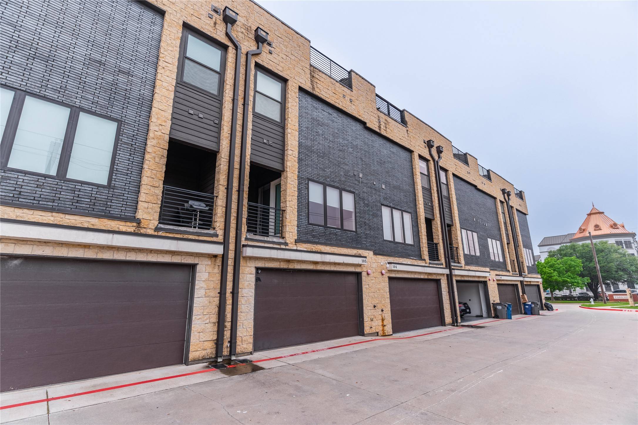 4060 Spring Valley RD #105, Farmers Branch, TX 75244