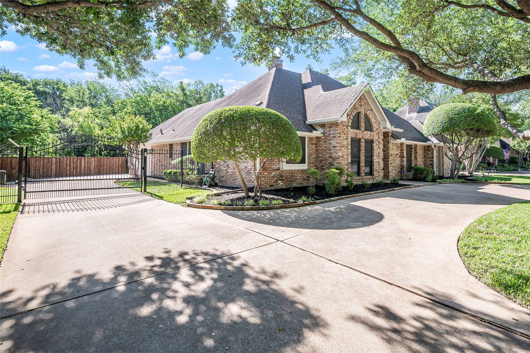 Grapevine, TX 76051,3221 Oak Tree LN