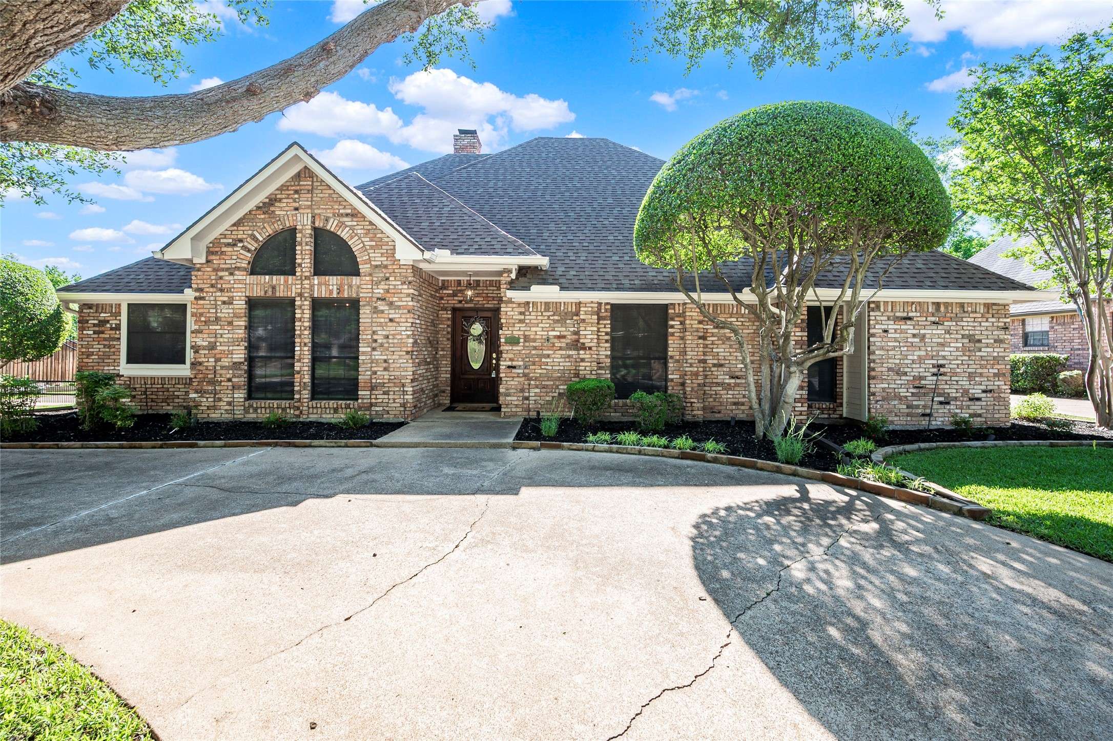 3221 Oak Tree LN, Grapevine, TX 76051