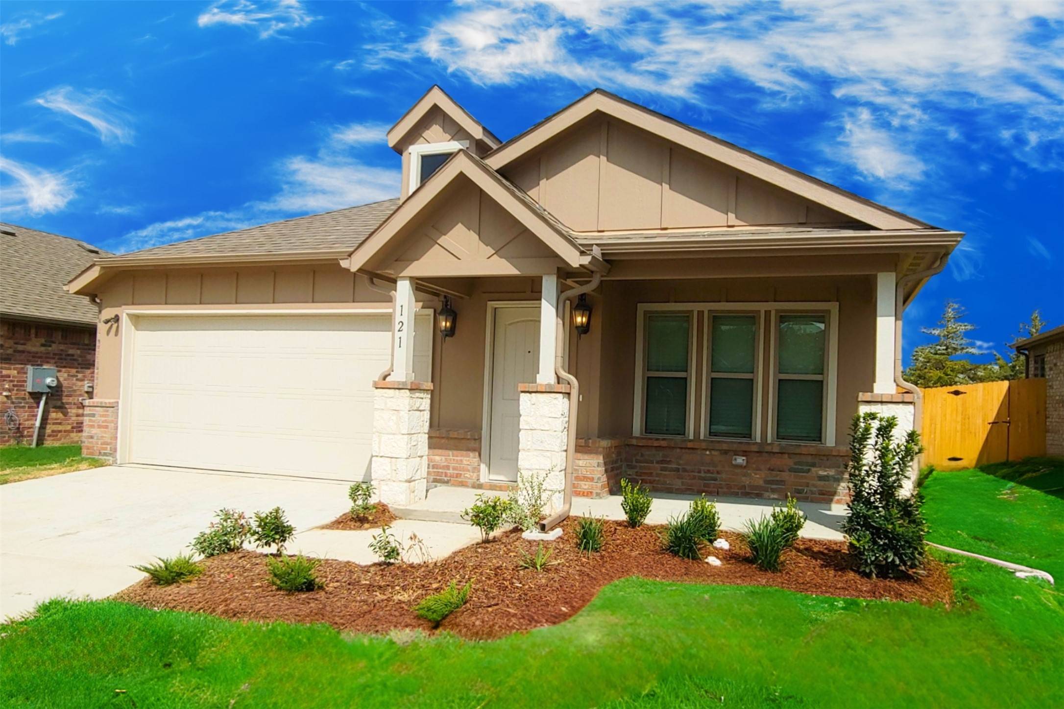 202 Rustic View DR, Terrell, TX 75160