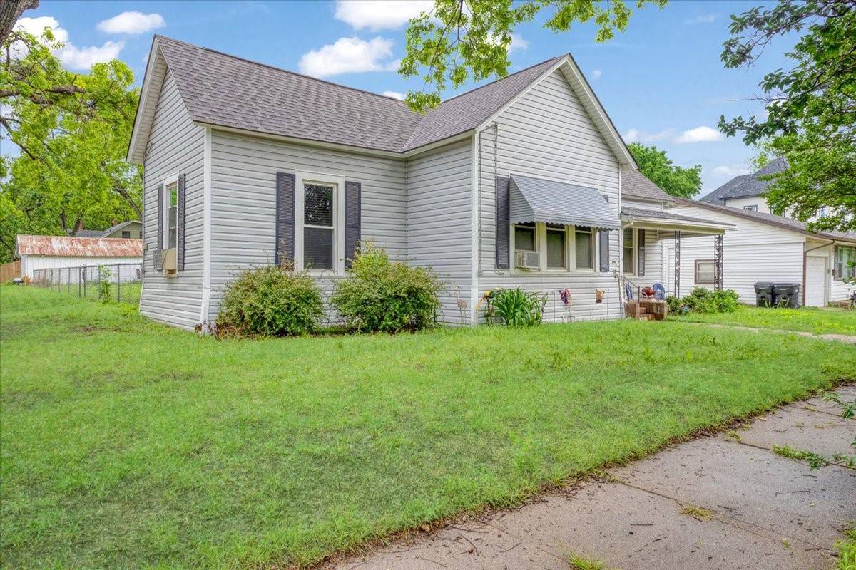 1231 W Woodard ST, Denison, TX 75020