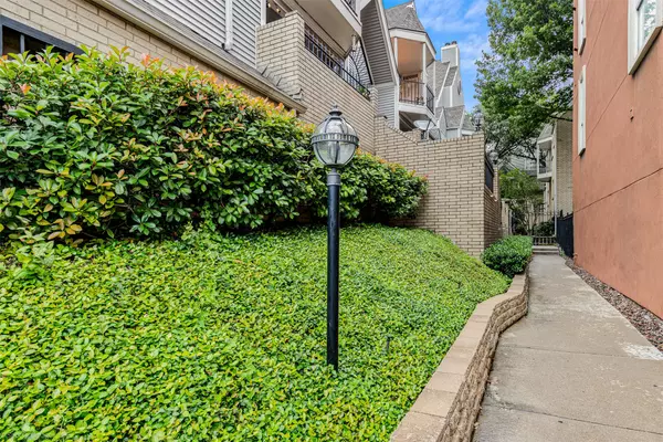 Dallas, TX 75204,1010 Allen ST #213