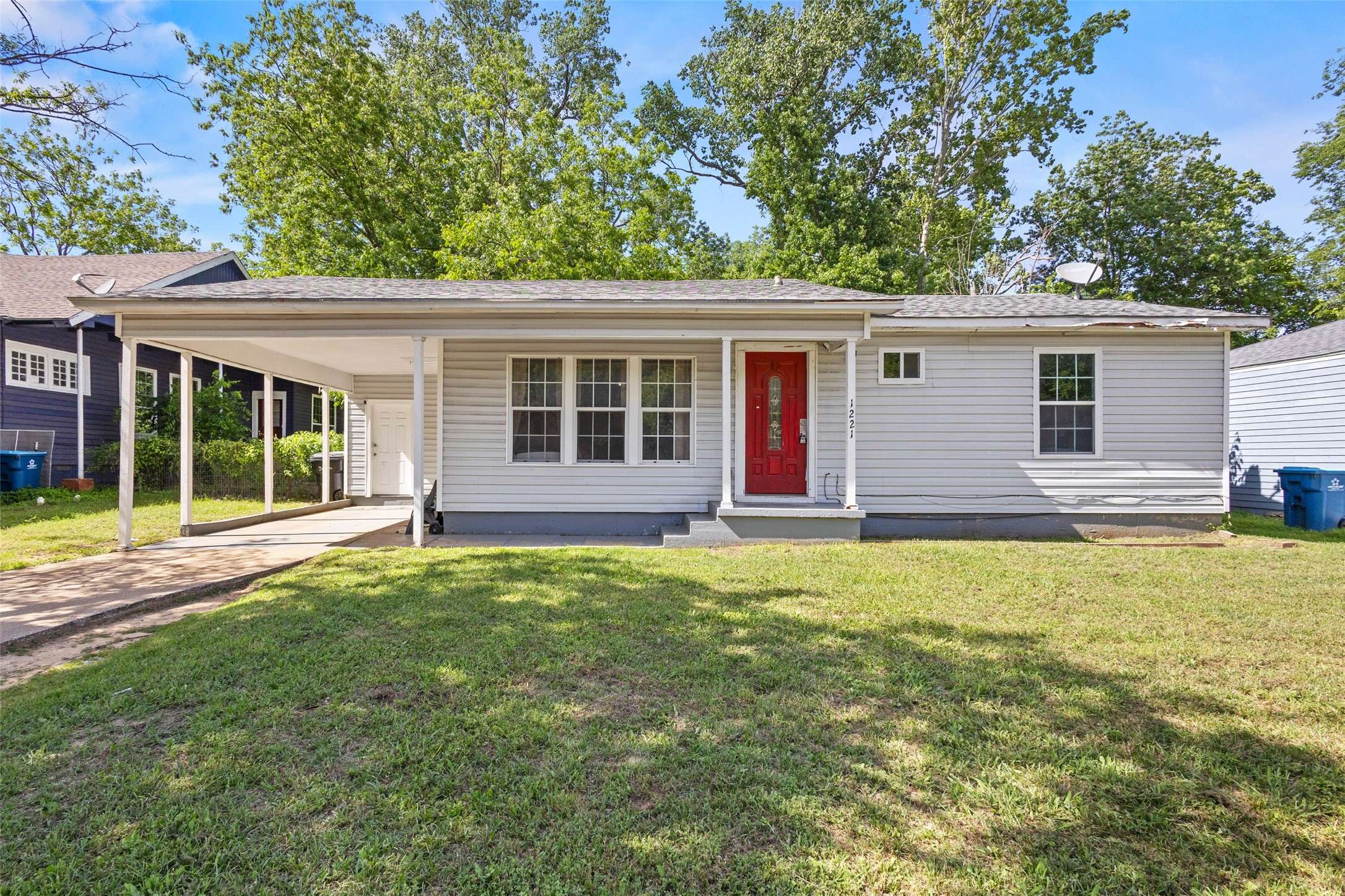 1221 W Crawford ST, Denison, TX 75020