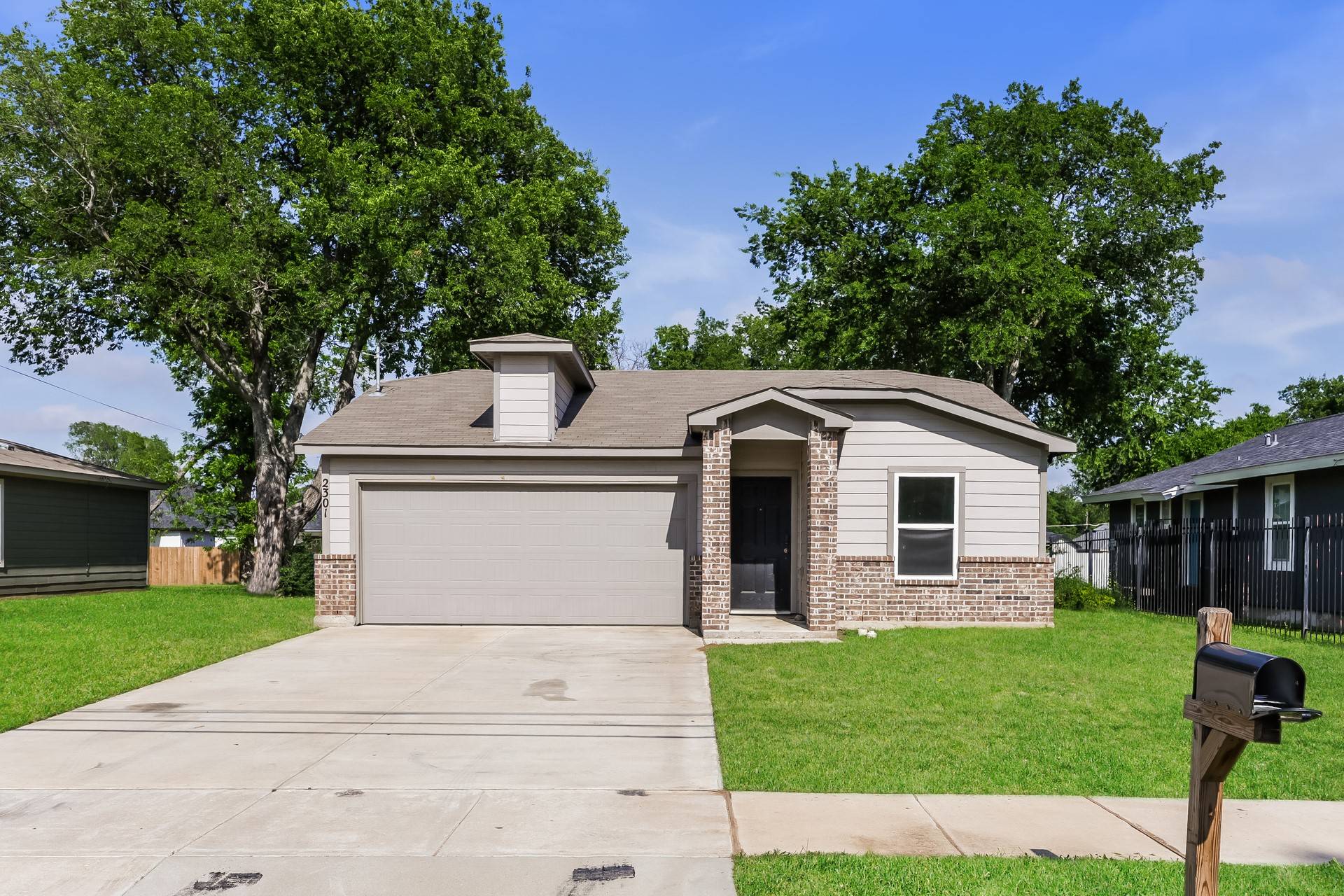 2301 Dillard ST, Fort Worth, TX 76105