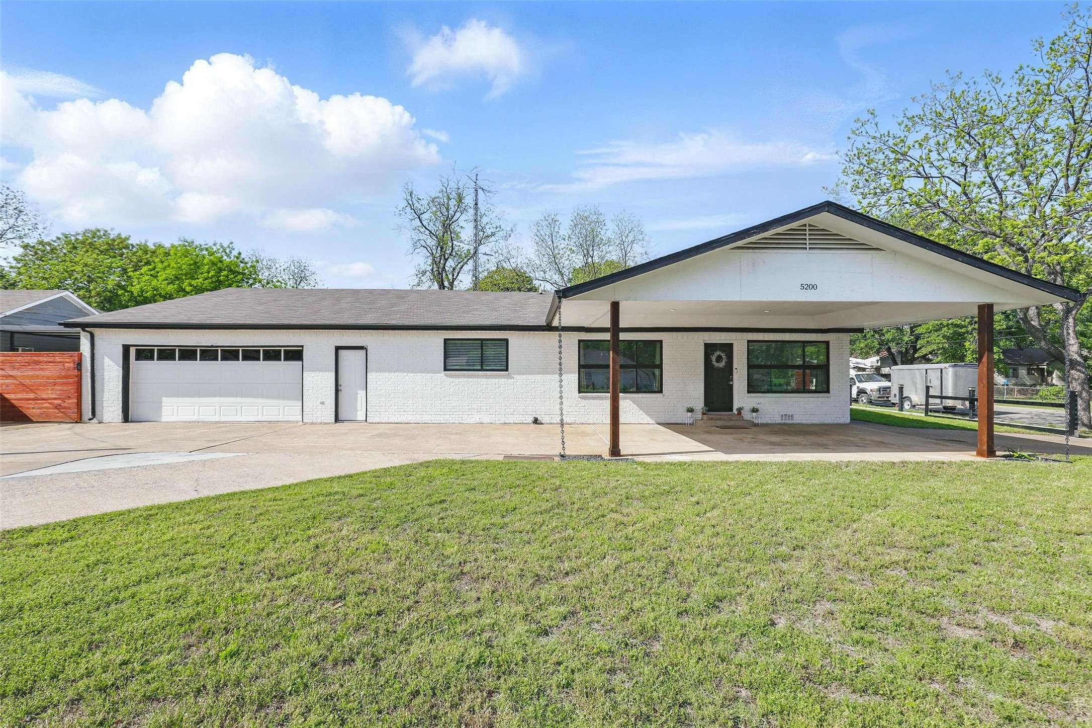 5200 Barbara RD, River Oaks, TX 76114